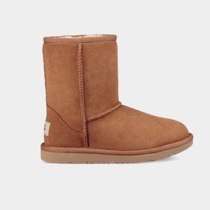 🤎UGG Chestnut Classic Kids Size 11 Boot 🤎